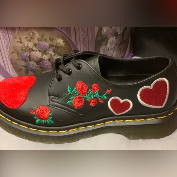 Dr. Martens Black + DM’S Red Softy T + Sequin NEW IN BOX Size 7 - Picture 5 of 7